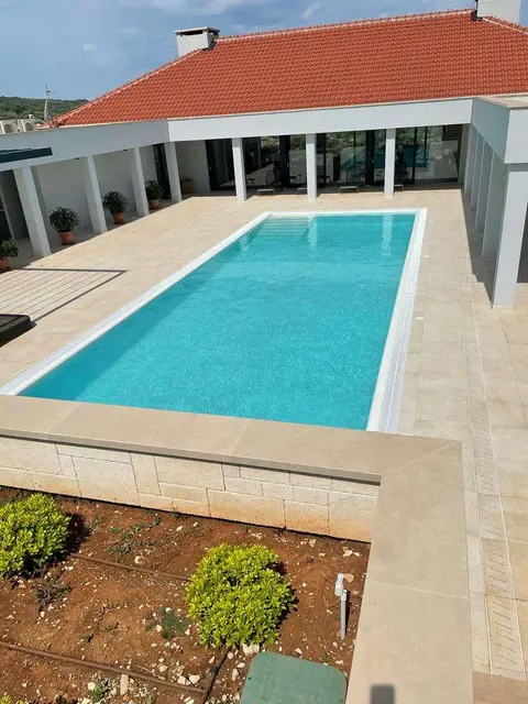 Bazen, Škrip, Brač