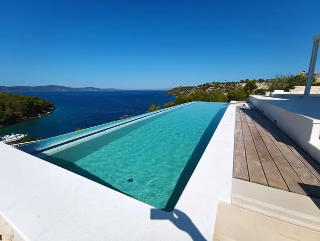 Bazen Bobovišća, Brač
