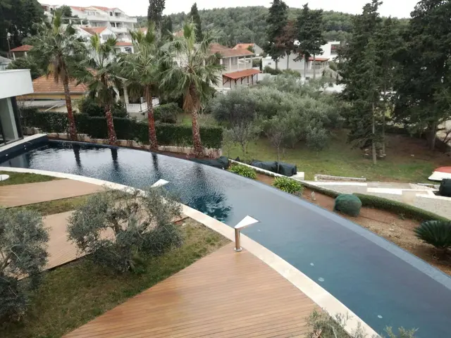 Bazen na morsku vodu, Sutivan, Brač