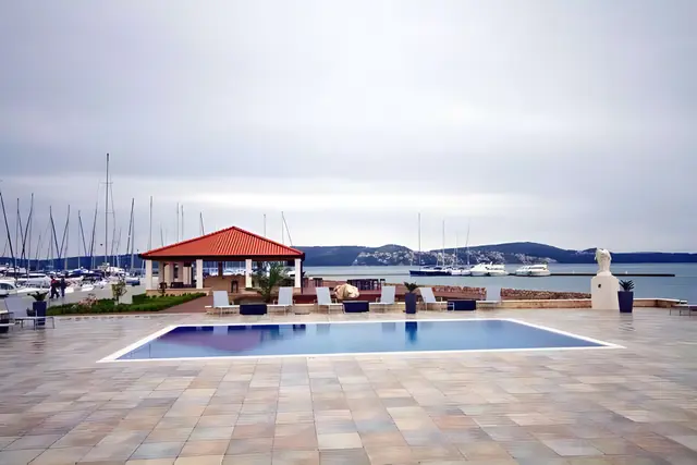 Preljevni bazen - nautički centar Baotić - Trogir