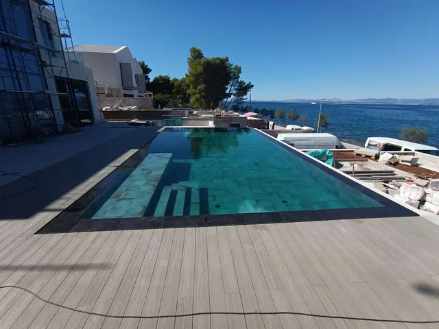 Preljevni bazen, Sutivan, Brač