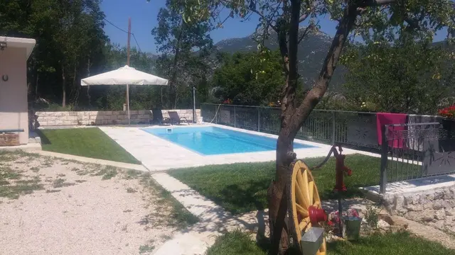 Keramički bazen - Kučiće - Omiš