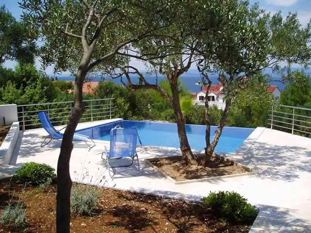 Preljevni bazen - Sutivan - Brač