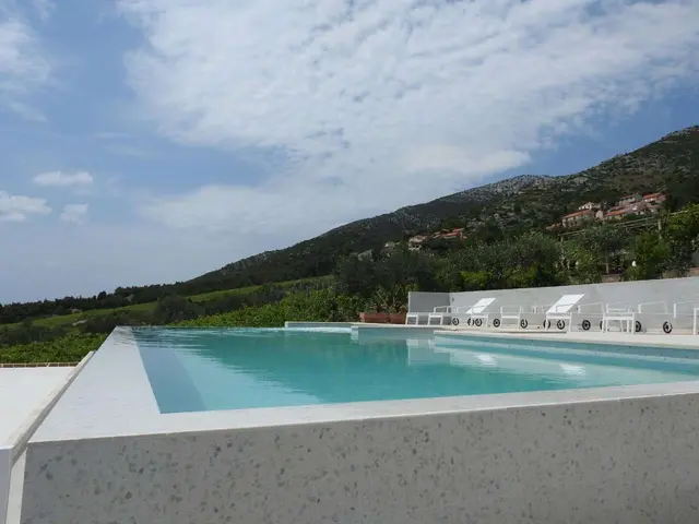 Bazen, Hvar