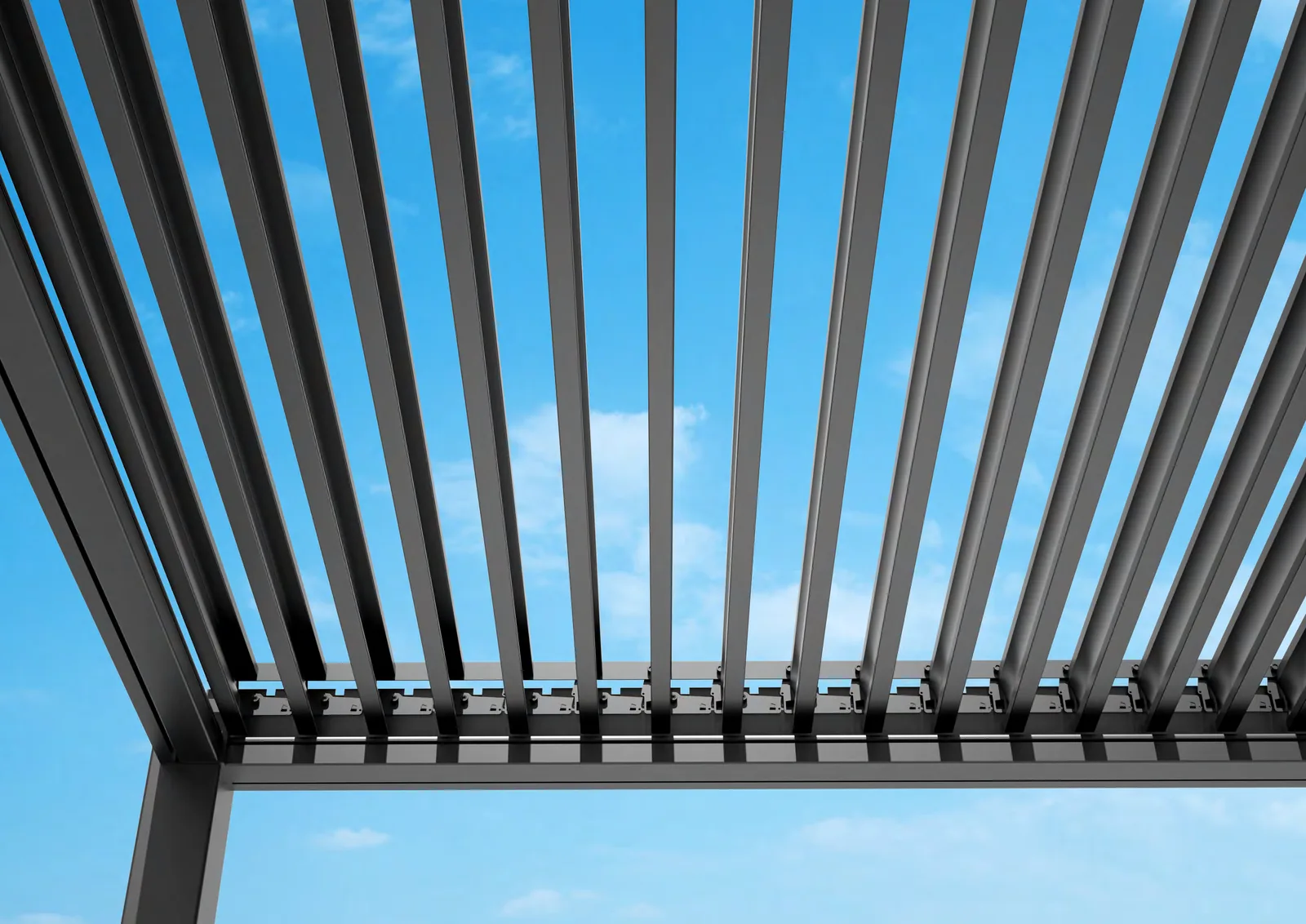 MotionFlex bioklimatska pergola — lamelni krov odozdo prema nebu